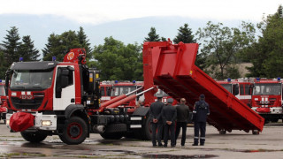 Нови 67 пожарни коли борят огнените стихии