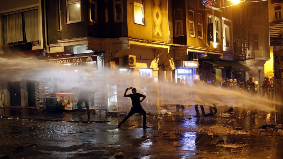Над 100 арестувани след протестите в Турция | StandartNews.com