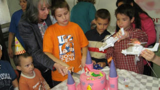 Вицепрезидентът празнува 1 юни с болни деца в Пловдив