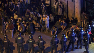 Нощ на сблъсъци и арести в Барселона