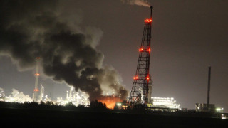 Експлозия и пожар в химически завод в Холандия