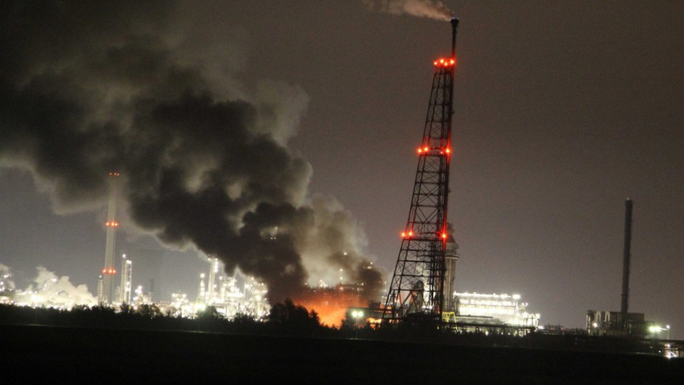 Експлозия и пожар в химически завод в Холандия | StandartNews.com
