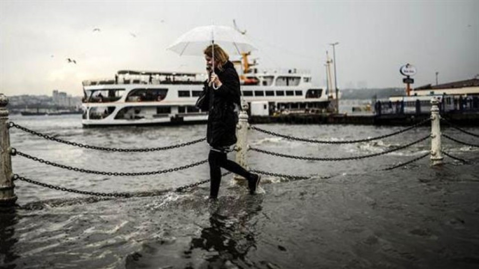 Наводнения блокираха Истанбул | StandartNews.com