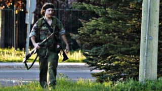 Мъж в камуфлаж уби трима полицаи в Канада