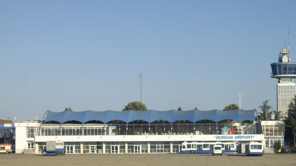 Превозвачи окупираха бургаското летище | StandartNews.com
