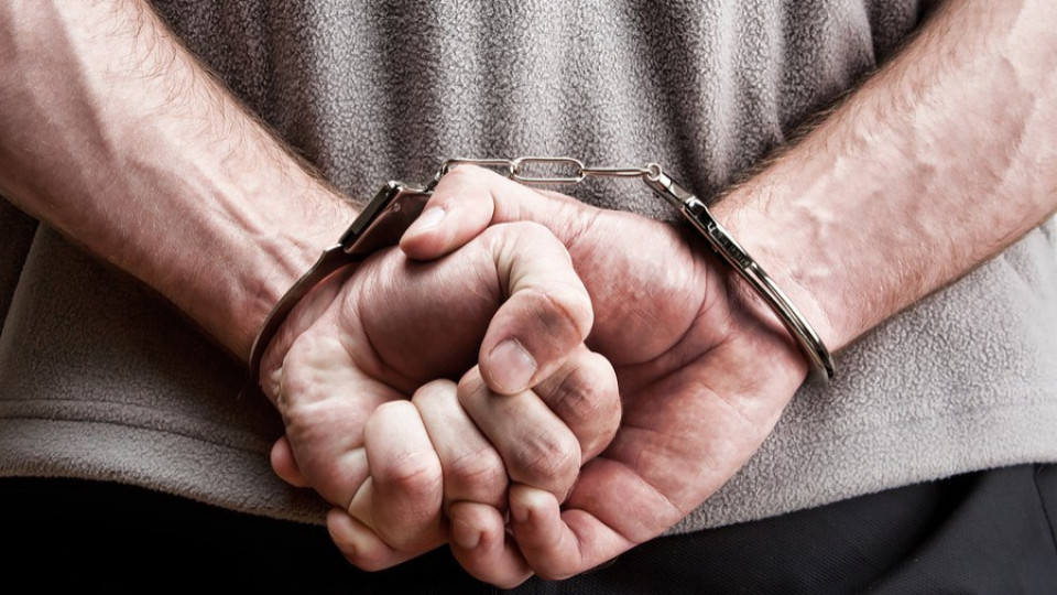 Арестуваха българин за секс с тийнейджър | StandartNews.com