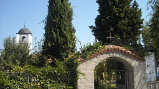 Откраднаха мощи на светци от църква в Черноморец
