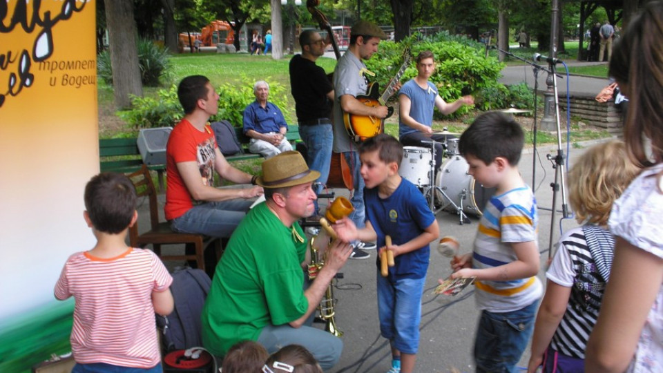 Тромпетът на Венци свири сбор за най-малкти фенове на джаза | StandartNews.com