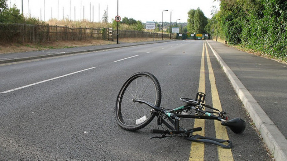 Момиче с колело се блъсна в „Мерцедес" | StandartNews.com