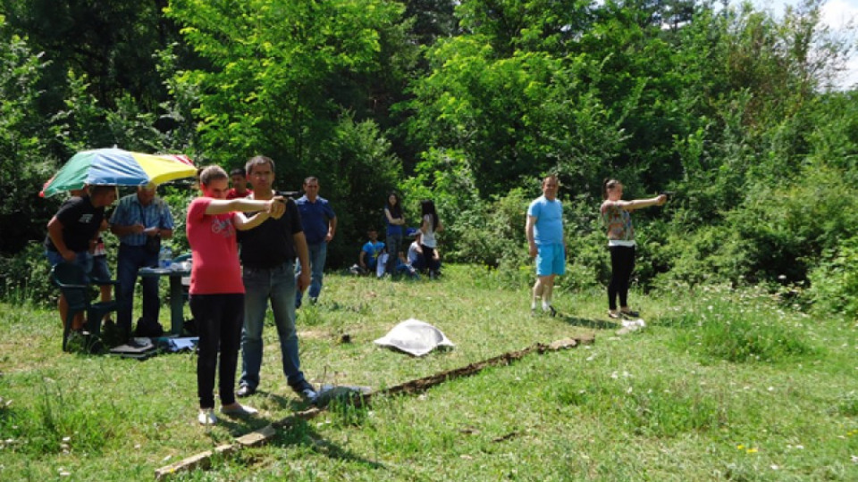 Ученици и учители в Кирково участваха в турнир по стрелба | StandartNews.com