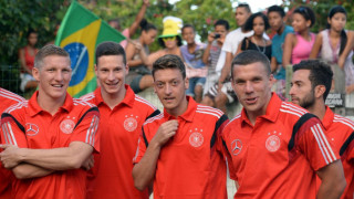 ФИФА качи Швайни на хеликоптер