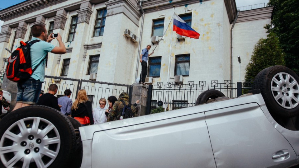 В Киев: Мародери грабят руското посолство | StandartNews.com