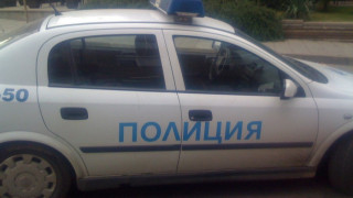 Мъж се барикадира и стреля по минувачи в София
