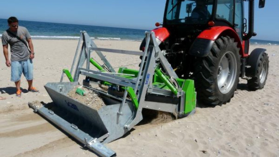 Кметство си купи машина за чистене на плажа | StandartNews.com