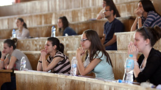 Зрелостници мислят между Възраждане и Средновековие