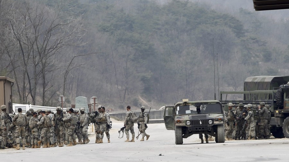 В Южна Корея издирват войника, застрелял петима свои  | StandartNews.com