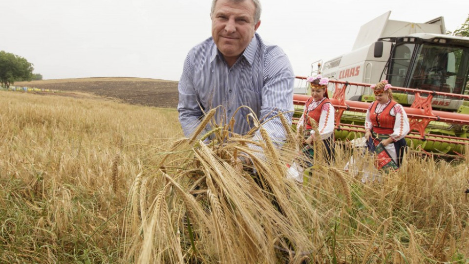 Греков: Пълна мобилизация за събиране на зърното  | StandartNews.com
