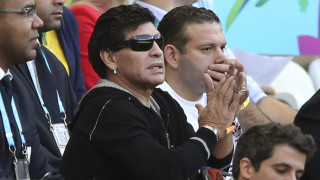 Марадона размаха среден пръст на шефа