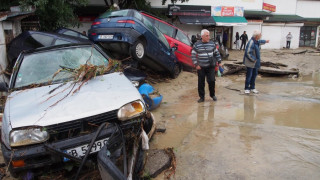 Три самосвала в помощ на варненци изпратиха заралии