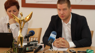 Събарят първите незакони къщи в ромски квартал