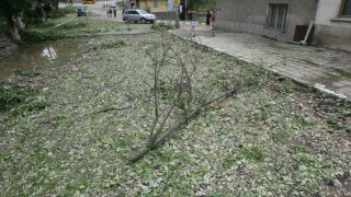 Ураган помете половин България (ОБЗОР)