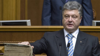 Порошенко сам се отказва частично от правомощията си