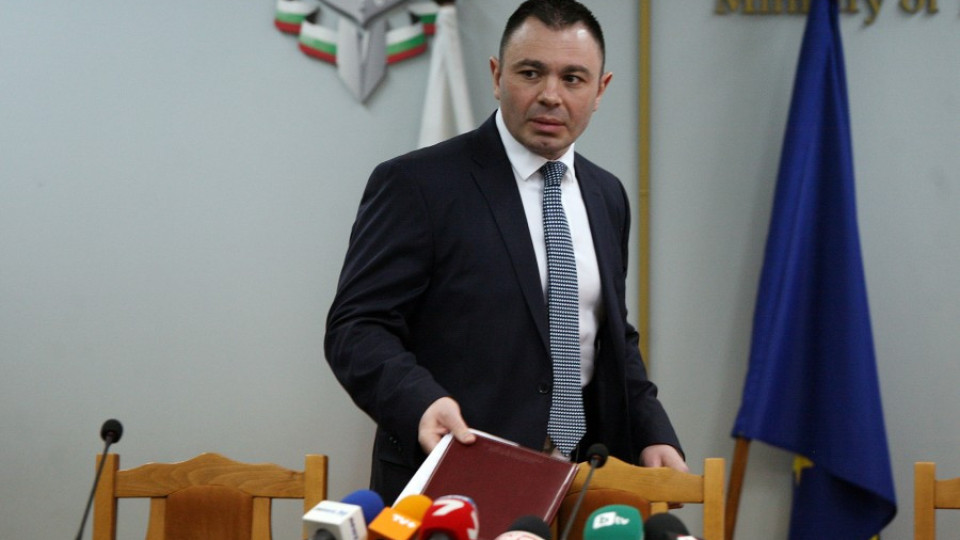 Лазаров: Служители на МВР не са изпращани в банки | StandartNews.com