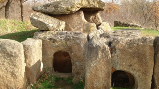 Тайнствените долмени в планината Сакар