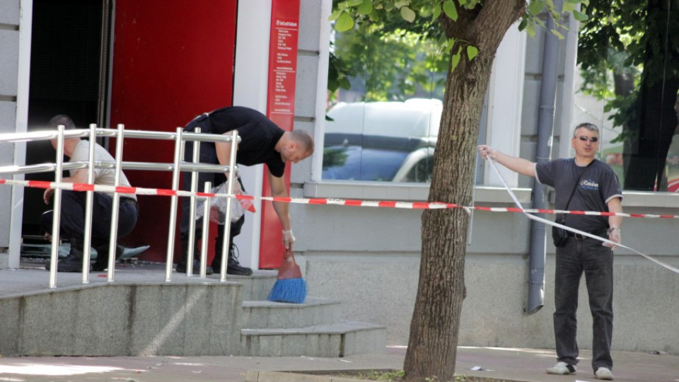 Хвърлиха граната по банков клон в Шумен | StandartNews.com