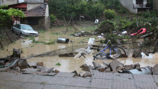 Ученик помага на бедстващите