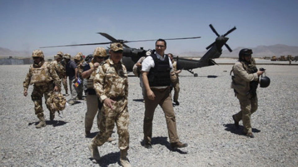 Румънският премиер попадна под обстрел в Афганистан | StandartNews.com