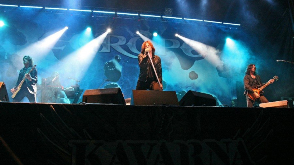СНИМКИ: Europe и Helloween събраха над 10 000 души на Kavarna Rock | StandartNews.com