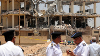 Полицай загина при експлозия в Кайро