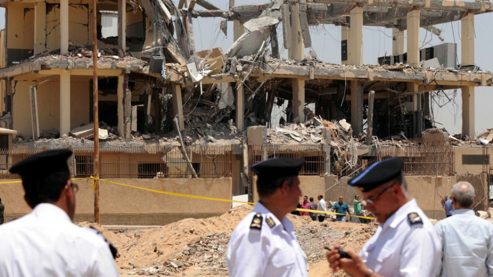 Полицай загина при експлозия в Кайро | StandartNews.com