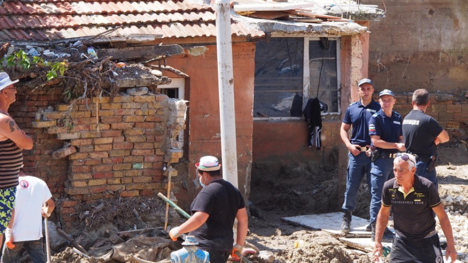 Събарят 15 незаконни къщи във Варна | StandartNews.com