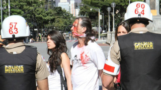 Сълзотворен газ и гумени куршуми за 300 демонстранти в Бразилия