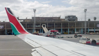 Самолет се разби в търговска сграда в Найроби