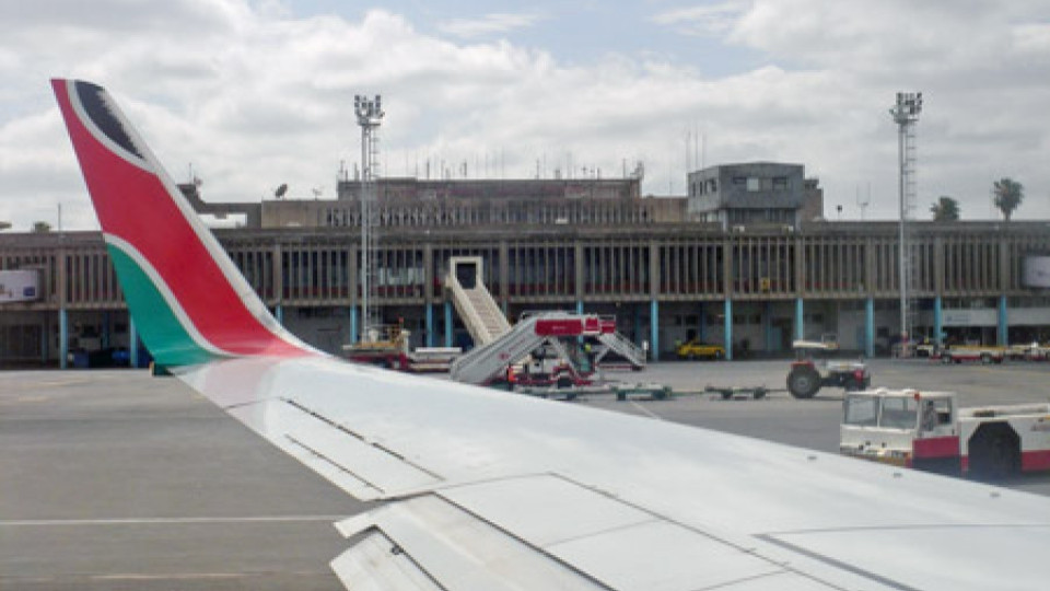 Самолет се разби в търговска сграда в Найроби | StandartNews.com