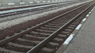 Влак премаза кола на прелез до Карлово