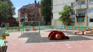 6 нови и 6 ремонтирани площадки за децата са готови в срок