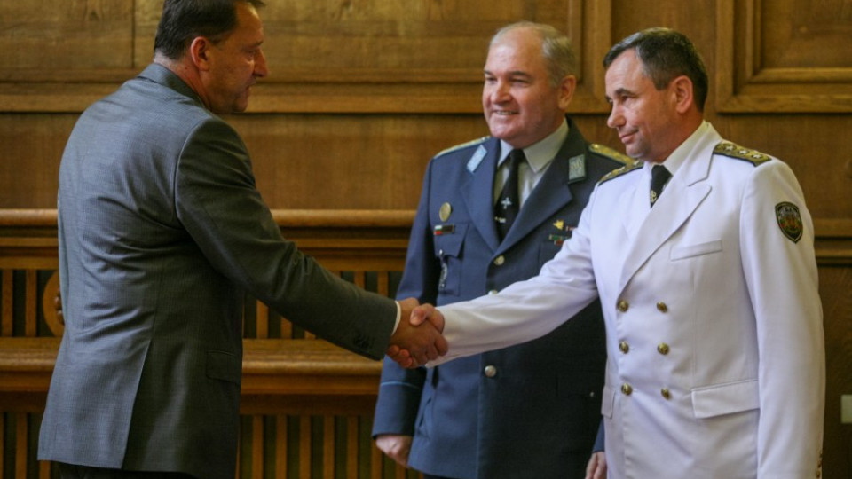 Морски вълк командва армията | StandartNews.com