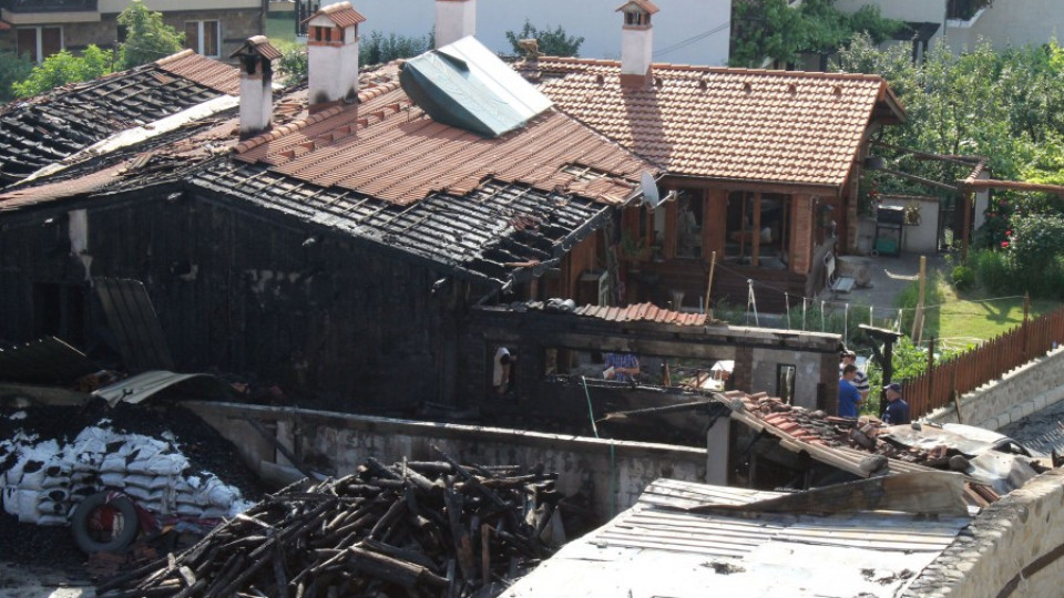 Описват щетите след големия пожар в Банско | StandartNews.com