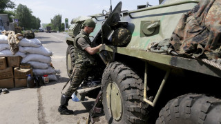 Сепаратисти навлизат в Славянск, взривове в Луганск
