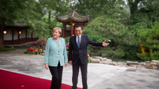 Меркел хваща тигана в Китай