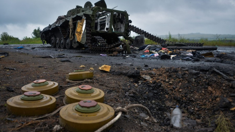 Опълченец се взриви под танк в Украйна | StandartNews.com