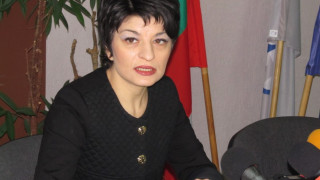 Атанасова алармира за нов скандал във Фонда за деца
