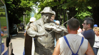 Мутафчиев в Шумен за паметника на Тодор Колев