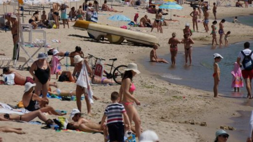 Окупираха затворения плаж във Варна (ОБЗОР) | StandartNews.com
