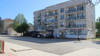 В Лехчево тръпнат от стрелбата в центъра