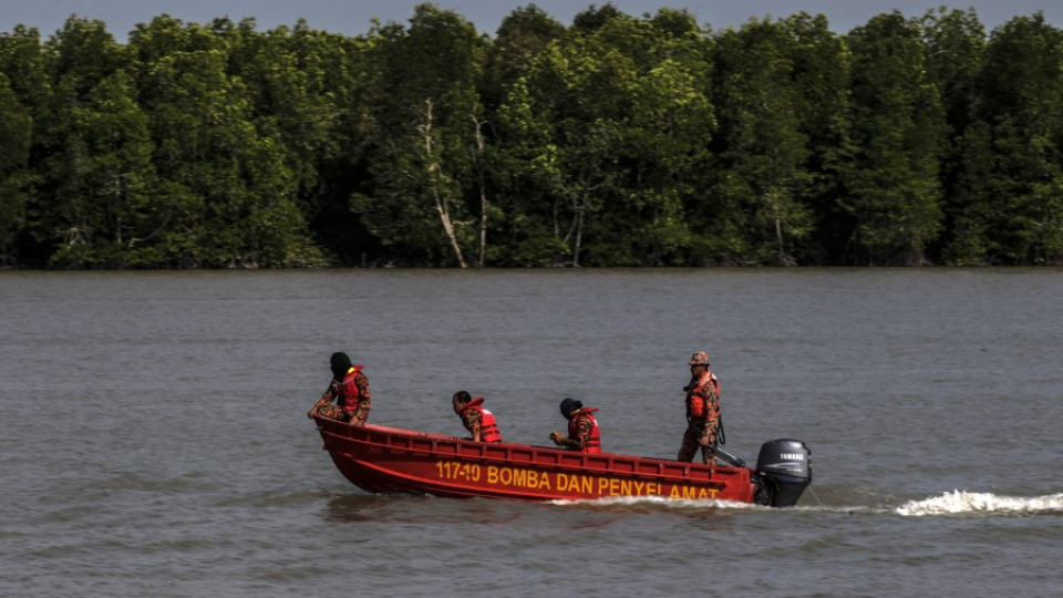 Лодка с имигранти потъна край Малайзия, има загинали | StandartNews.com